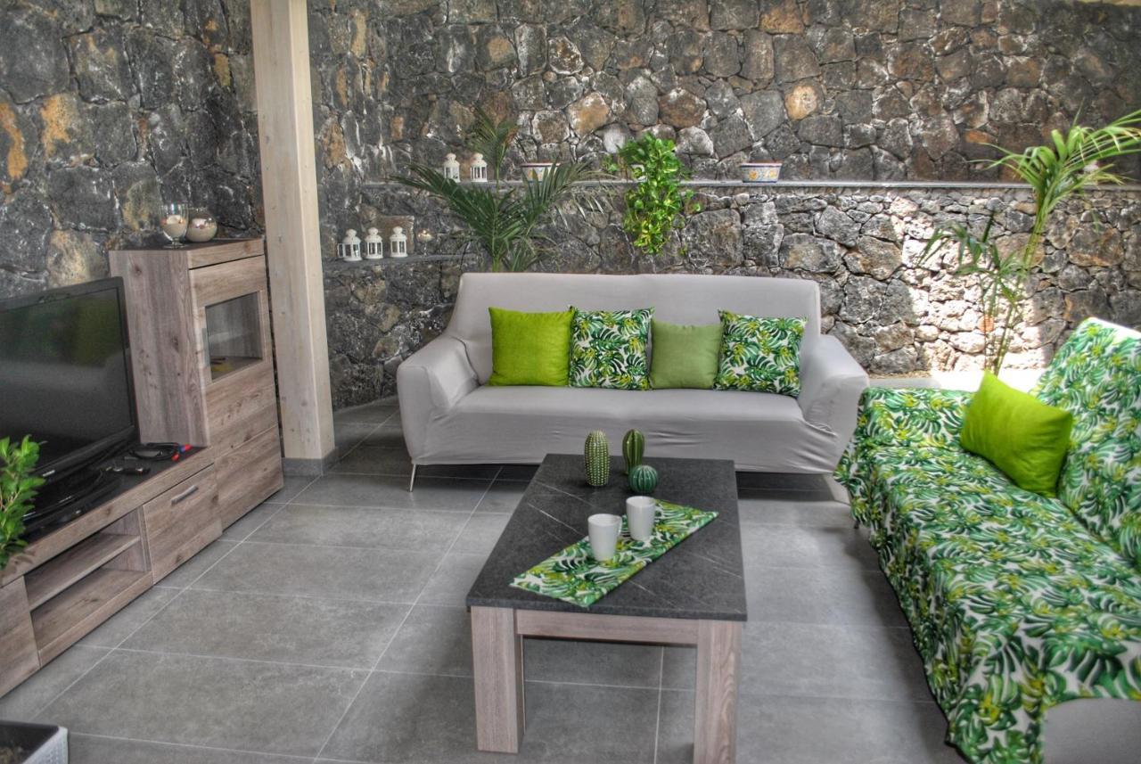 Villa Dedalisa By Holidayngo Acireale Esterno foto