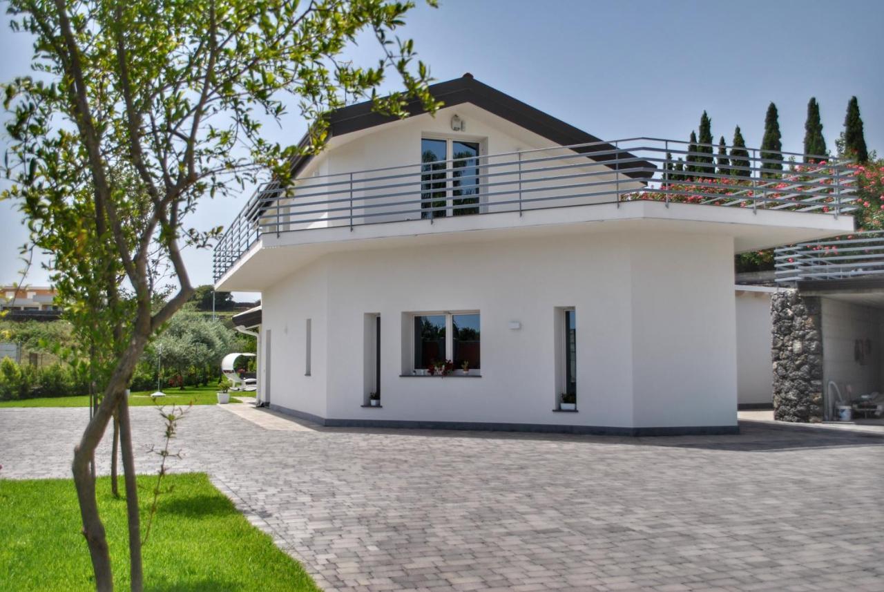 Villa Dedalisa By Holidayngo Acireale Esterno foto