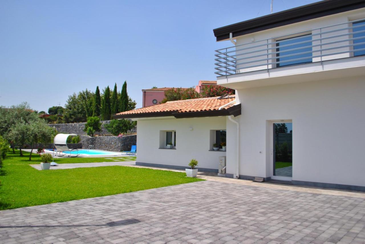 Villa Dedalisa By Holidayngo Acireale Esterno foto