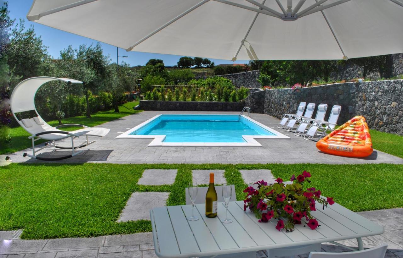 Villa Dedalisa By Holidayngo Acireale Esterno foto