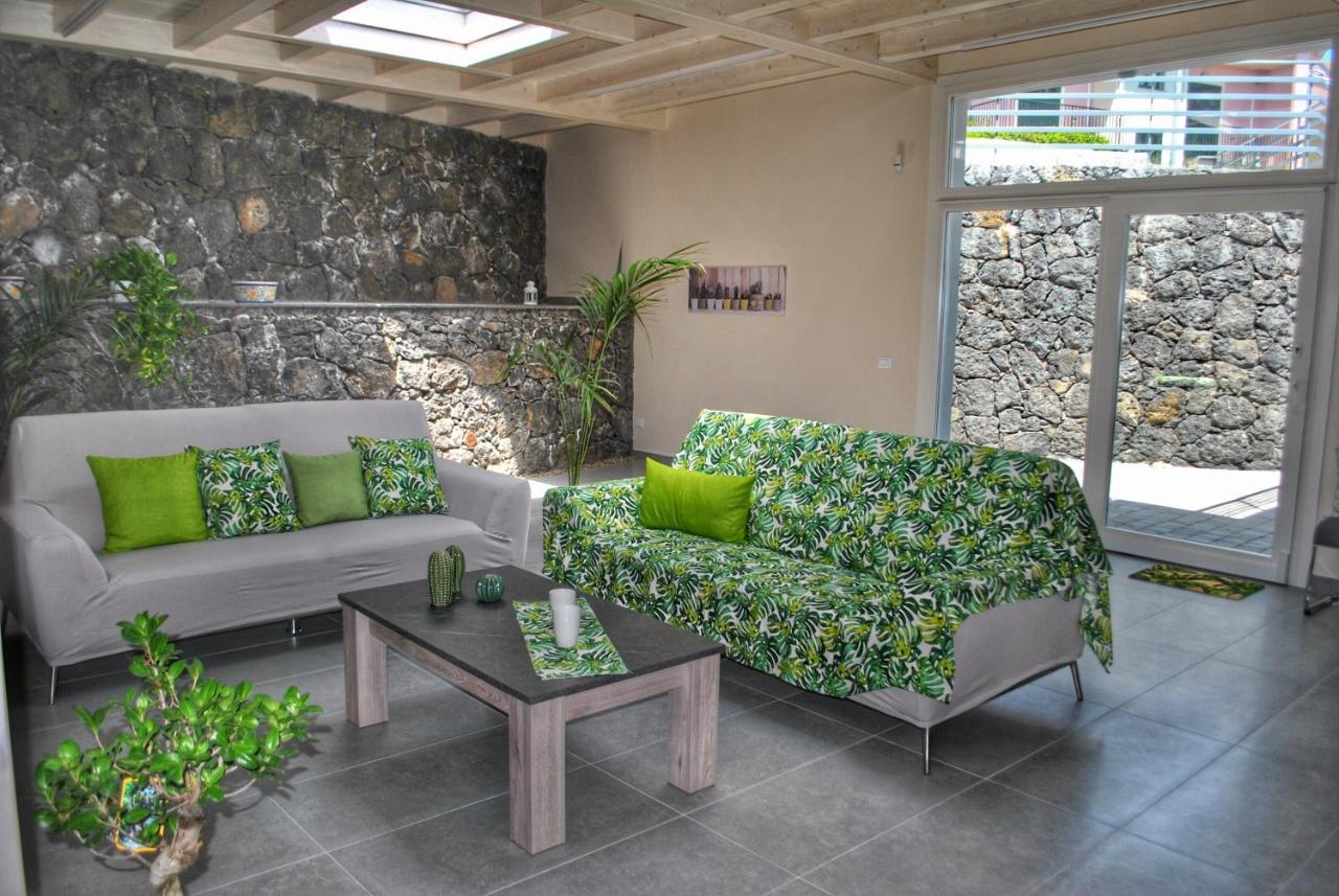 Villa Dedalisa By Holidayngo Acireale Esterno foto