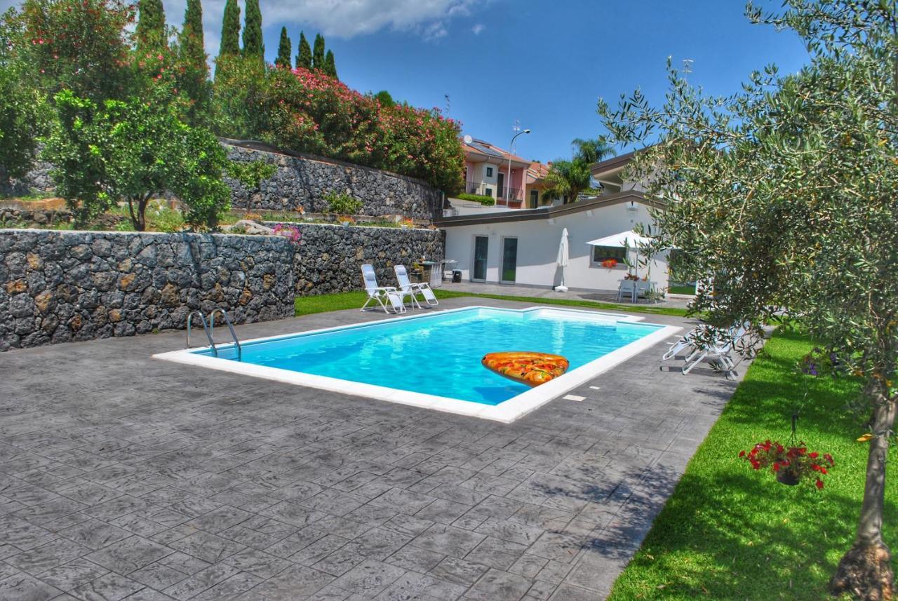 Villa Dedalisa By Holidayngo Acireale Esterno foto
